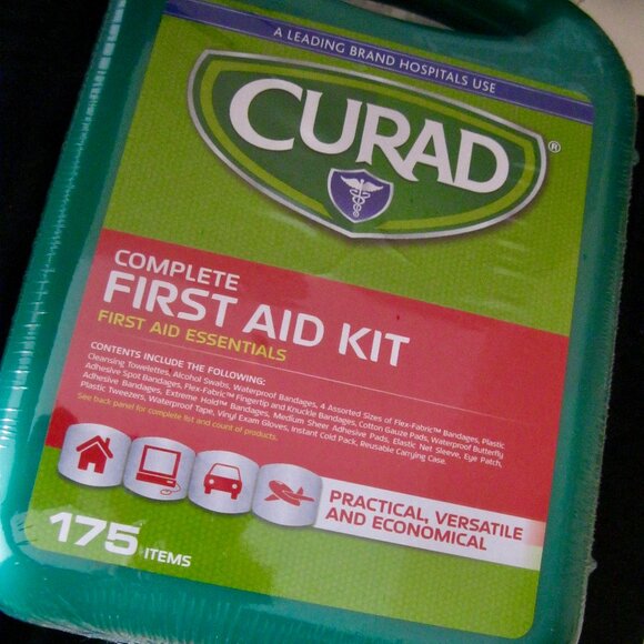 "CURAD COPLETE FIRST AID KIT OFFERING 175 FIRST AID ESSENTIALS" NEW - Picture 1 of 7